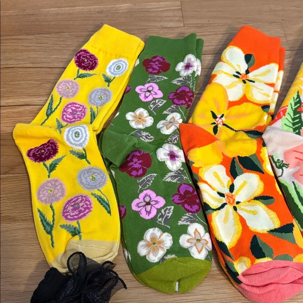 Brand New Socks Set of 8 Colorful Flower Black White